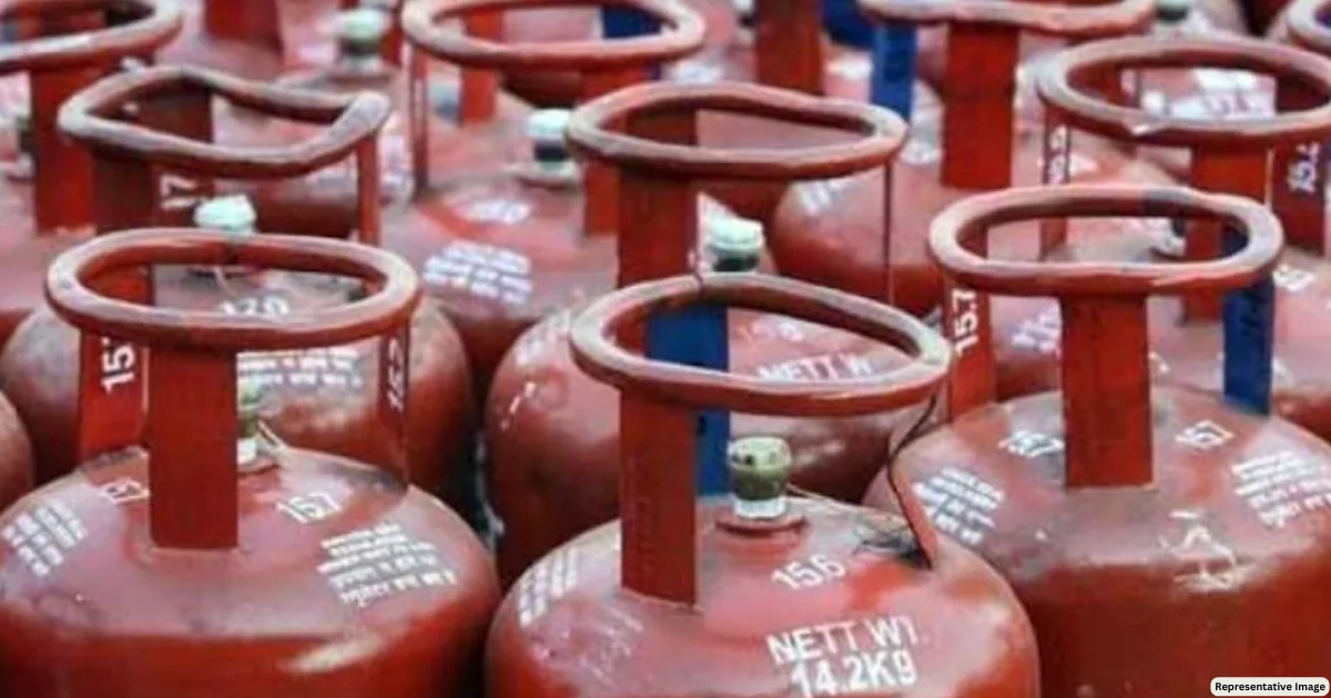 OMCs hike commercial gas cylinder price by Rs 25